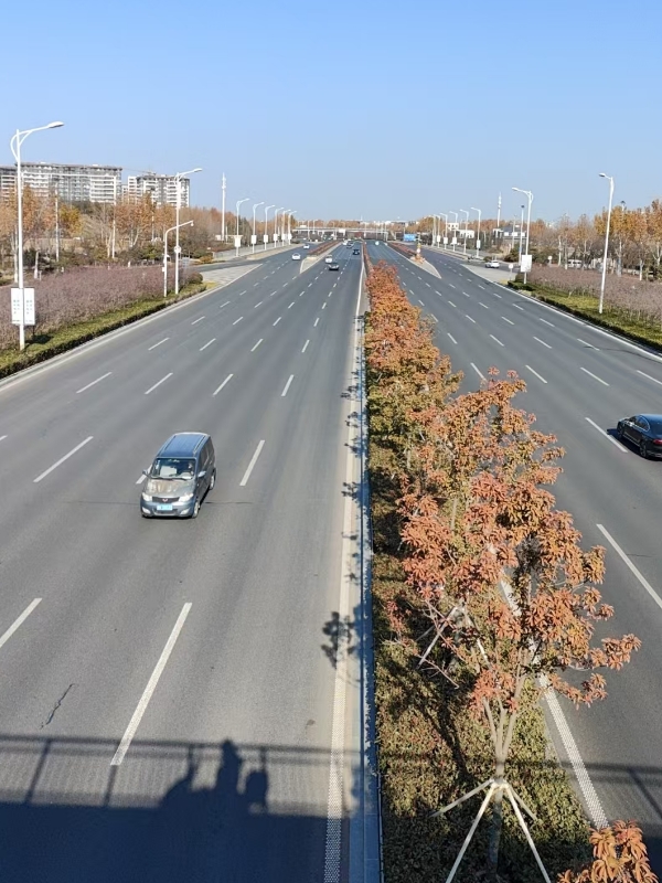 返乡路拥堵，第一台车在干啥